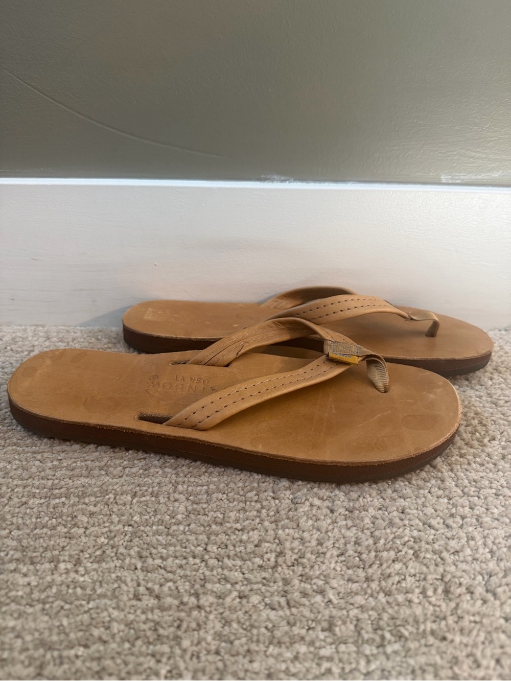 Rainbow Sandals Men’s Leather Flip Flops Tan Brown 10.5” Length - Picture 2 of 7